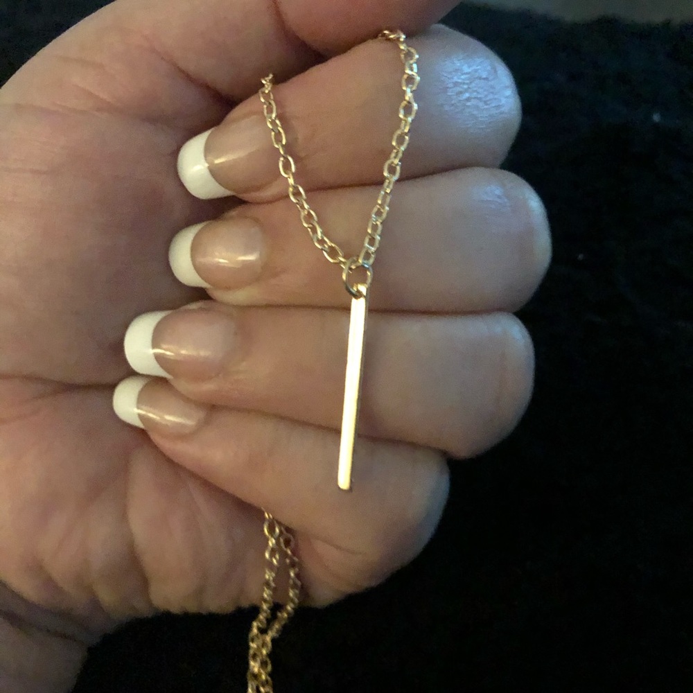 Beautiful and light gold bar necklace - Picture 2 of 6